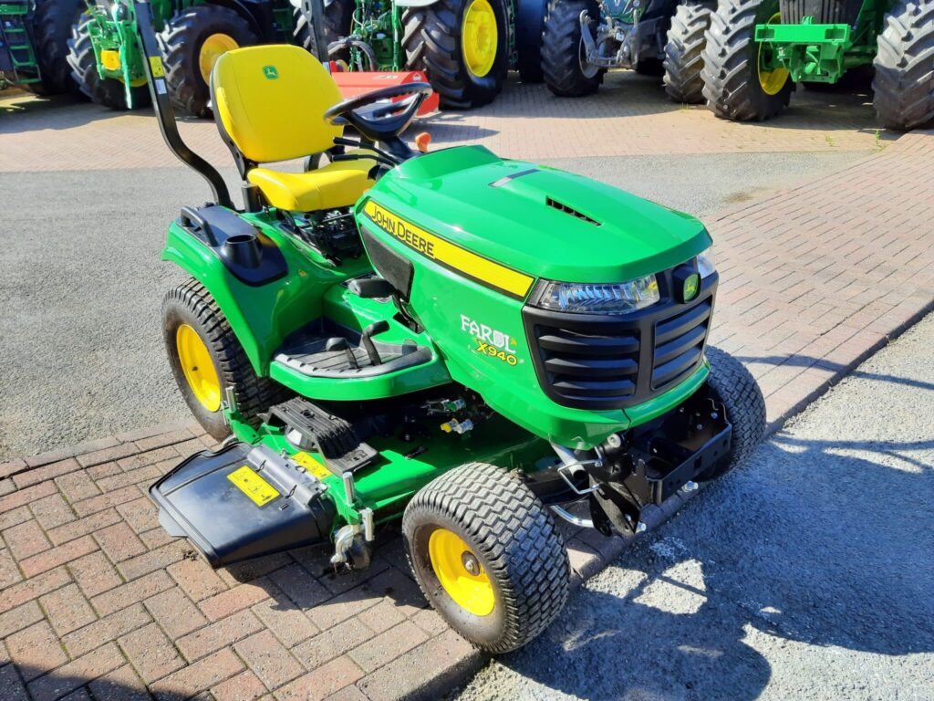 John Deere X940 ride on mower