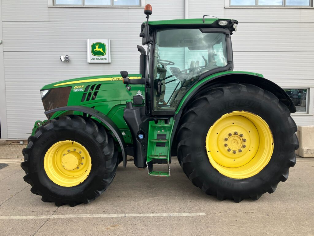 John Deere 6215R