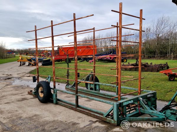 Selldeck trailed bale transporter