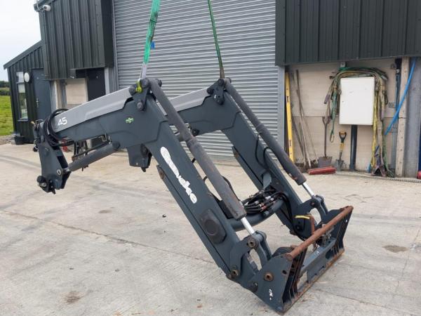 QUICKE Q45 LOADER COMPLETE WITH BRACKETS SPOOL BLOCK