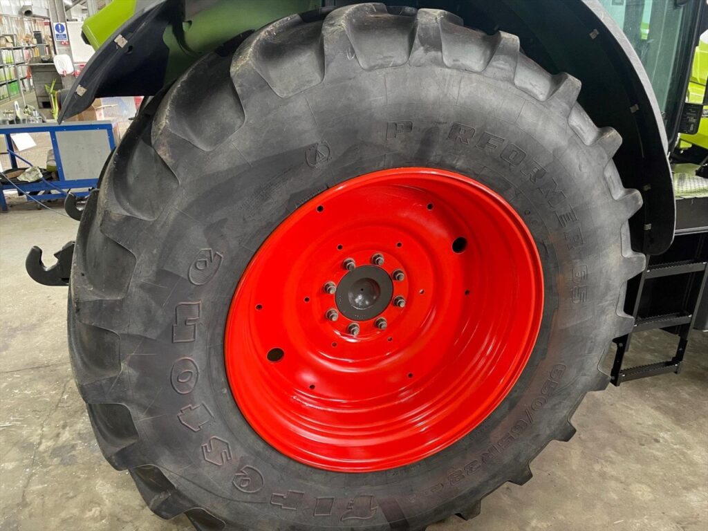 Firestone 650/65R38 & 540/65R28