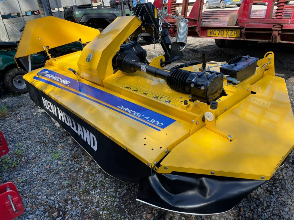 New Holland F300 Duradisc Front Mounted Plain Mower