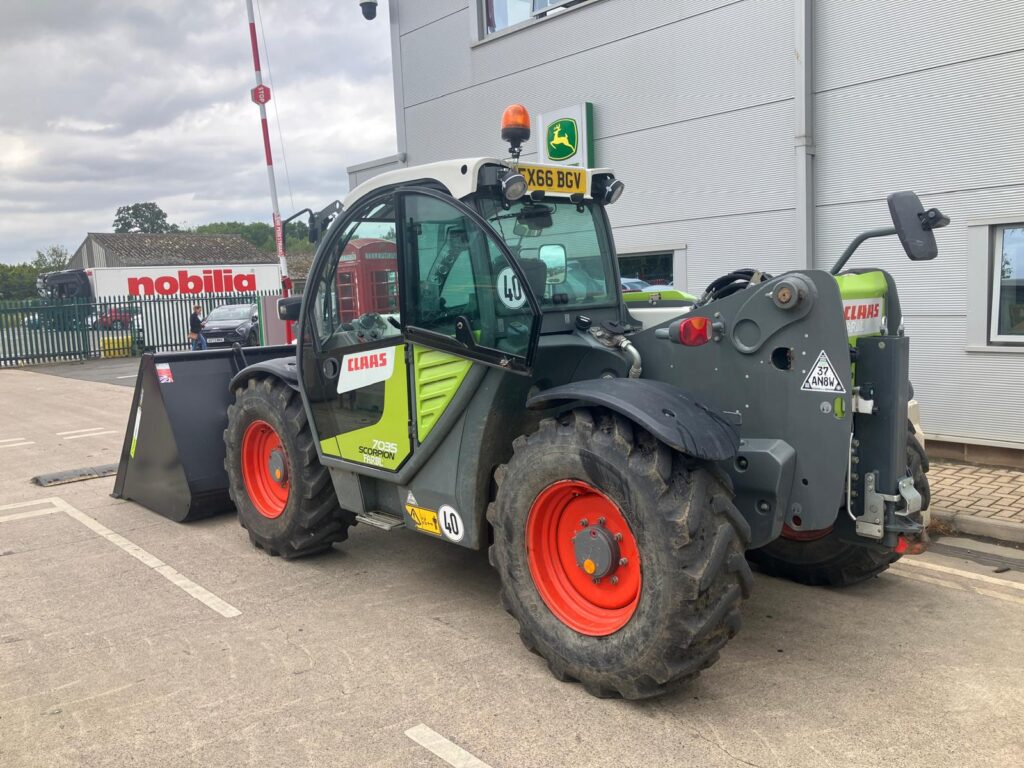 Claas Scorpion 7035