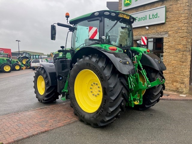 John Deere 6215R