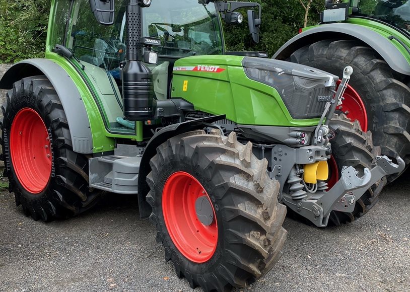 Fendt 211 Tractor