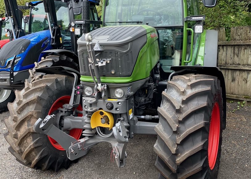 Fendt 211 Tractor