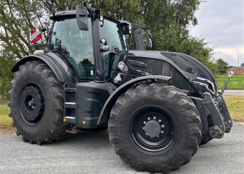 Valtra Q305 1A9 Tractor