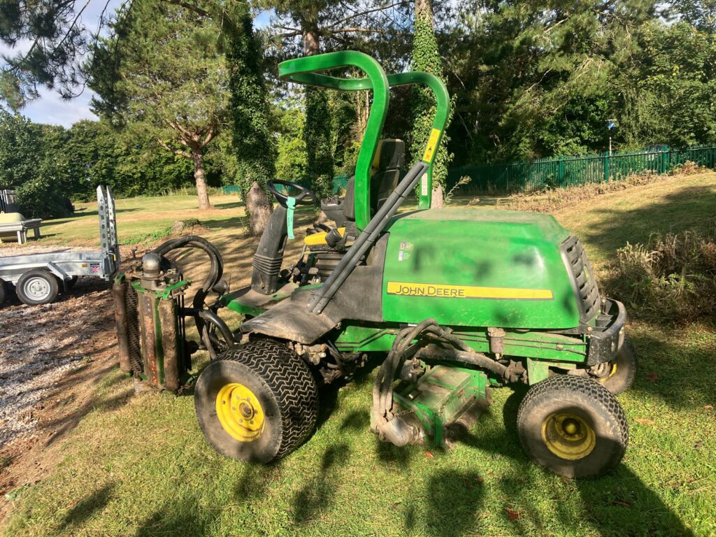 John Deere 7700 fairway mower