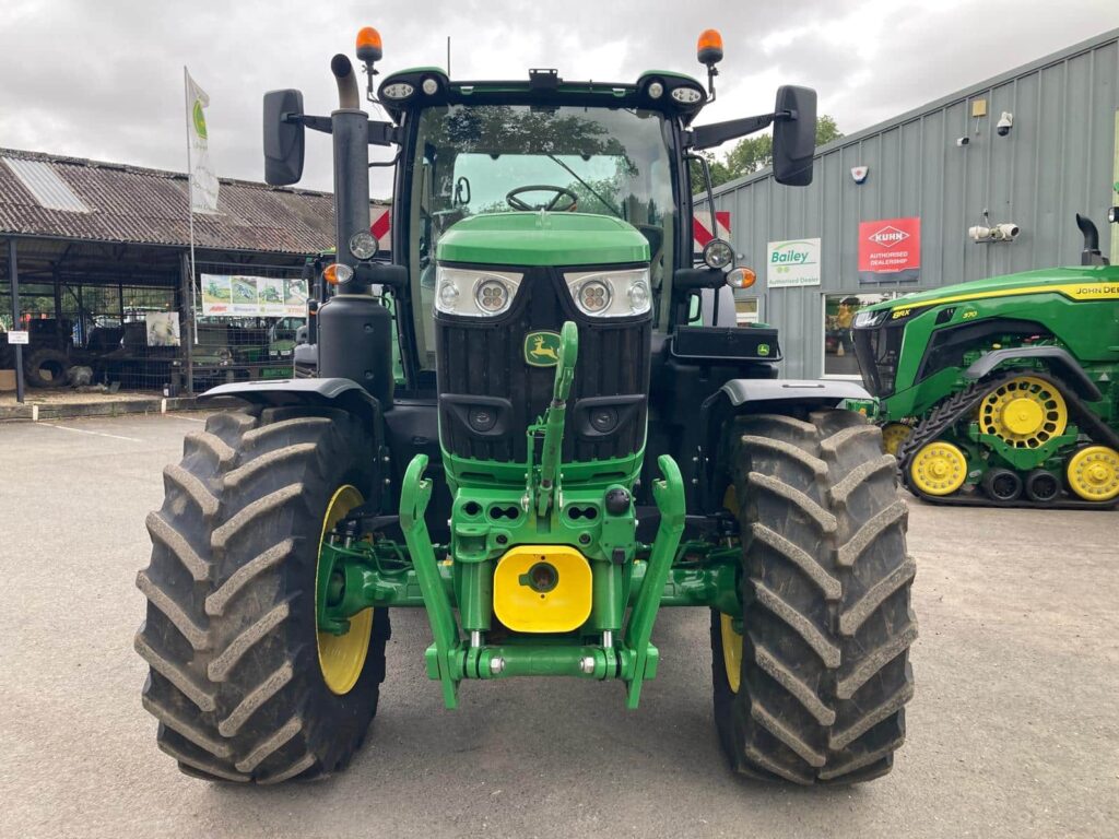 John Deere 6R 195