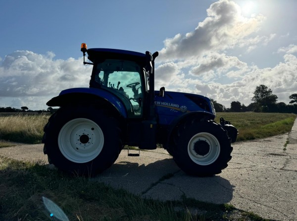 NEW HOLLAND T7.210