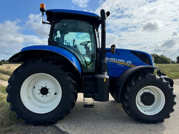 NEW HOLLAND T7.210