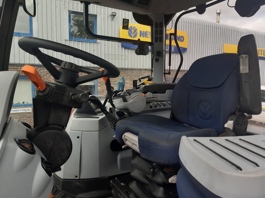 NEW HOLLAND T6.145 EC