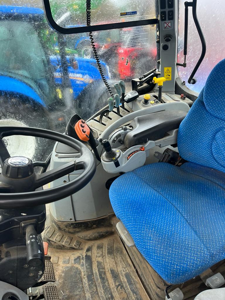 NEW HOLLAND T7.235