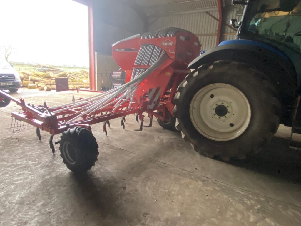 KUHN FARM MACHINERY 600