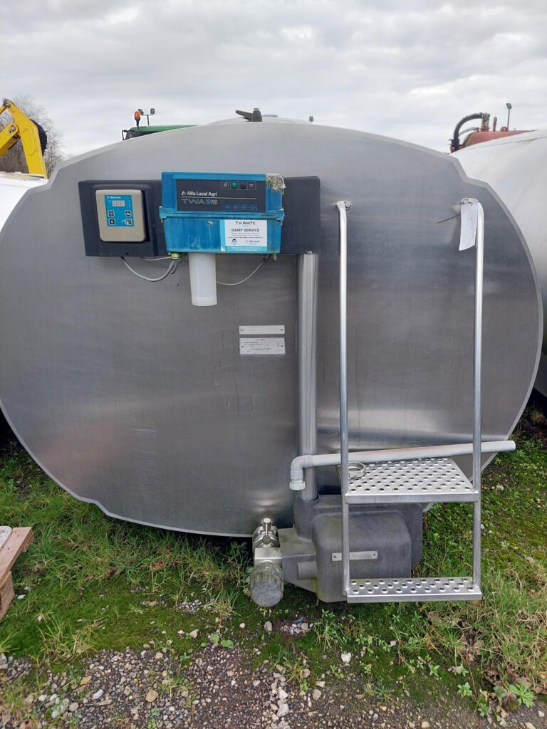 8000LTR BULKTANK AND FITTING