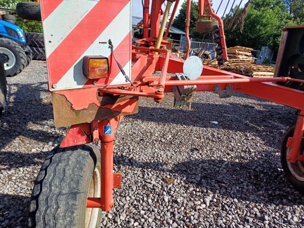 KUHN FARM MACHINERY RAKE 7501