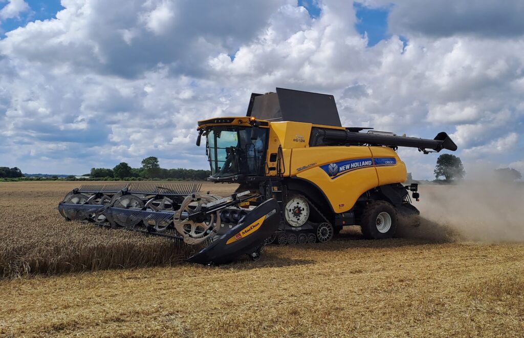 NEW HOLLAND CR8.90