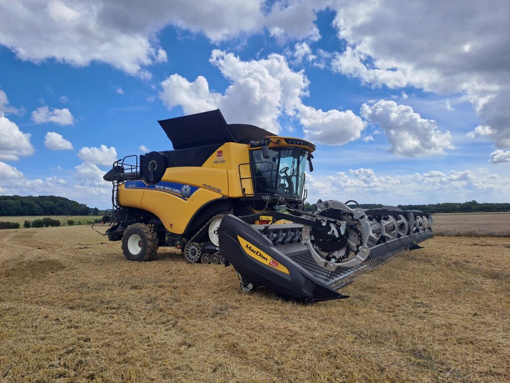 NEW HOLLAND CR9.90