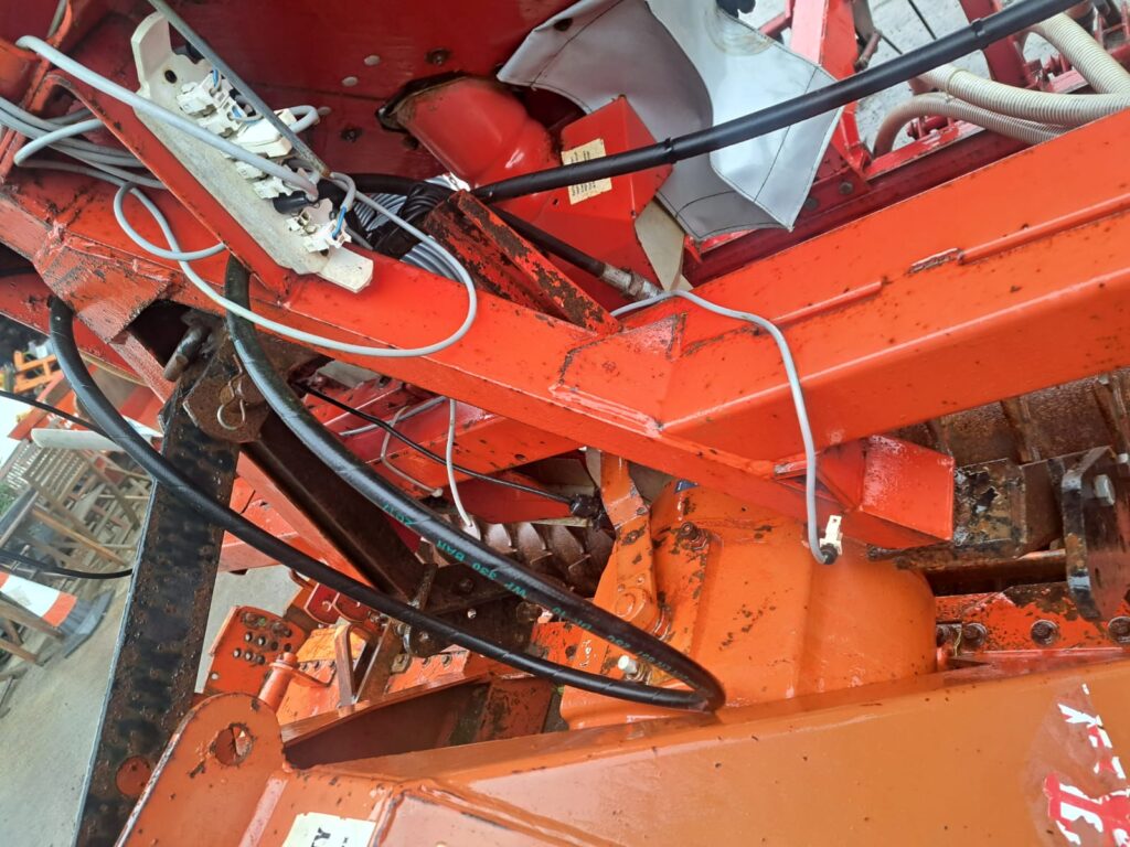 KVERNELAND ACCORD 3M POWER HARROW DRILL