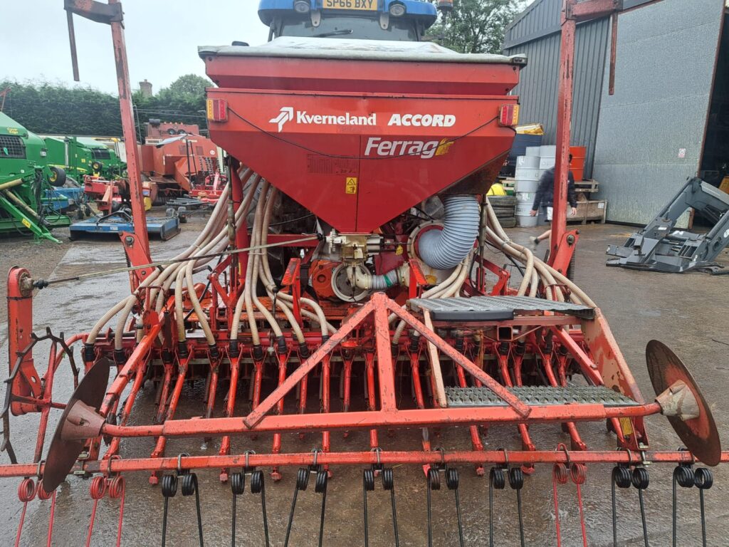 KVERNELAND ACCORD 3M POWER HARROW DRILL