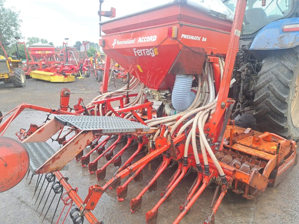 KVERNELAND ACCORD 3M POWER HARROW DRILL