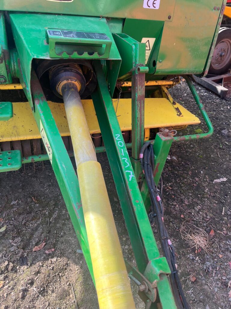 JOHN DEERE 575 ROUND BALER