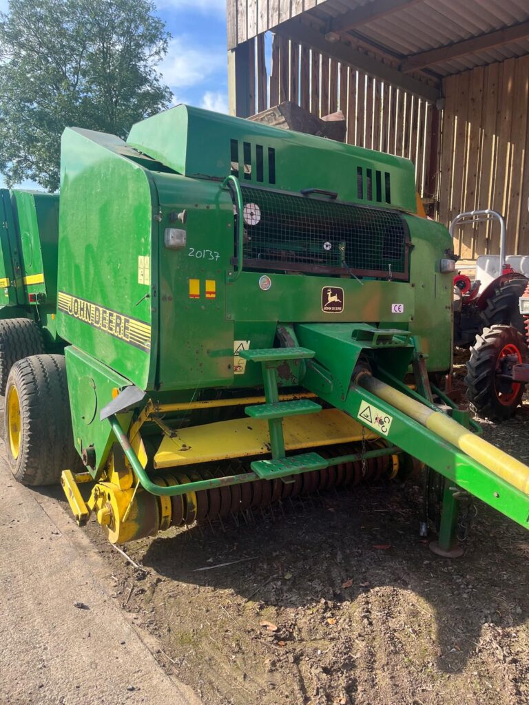 JOHN DEERE 575 ROUND BALER