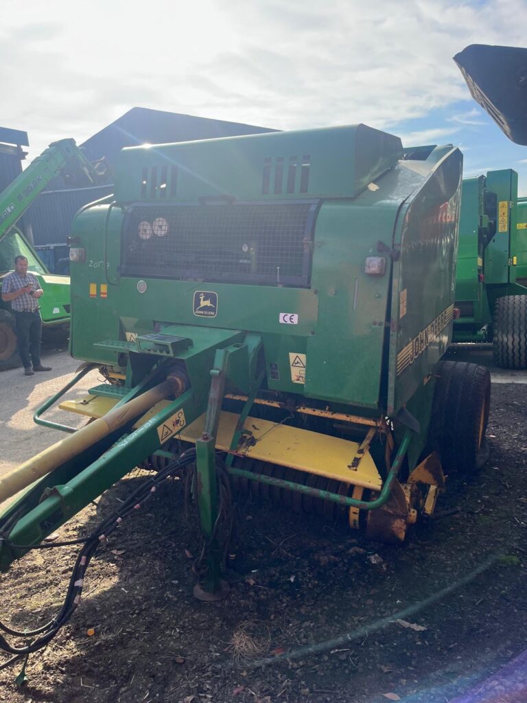 JOHN DEERE 575 ROUND BALER