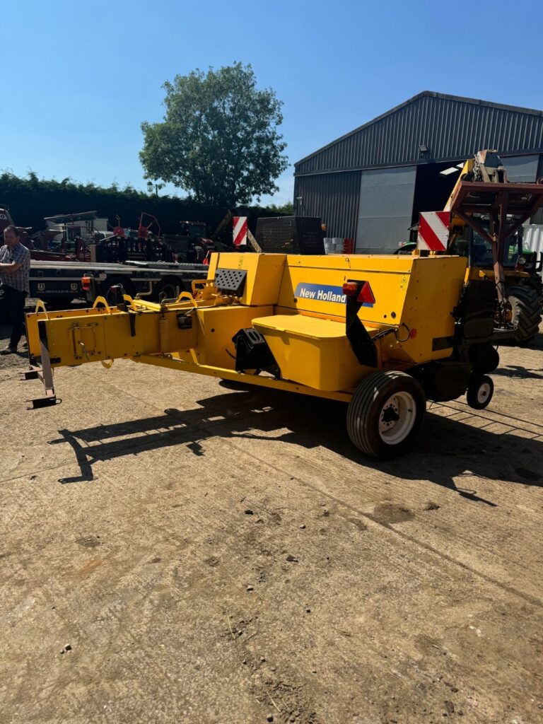 NEW HOLLAND BC5060 SQUARE BALER