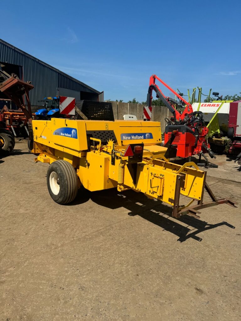 NEW HOLLAND BC5060 SQUARE BALER