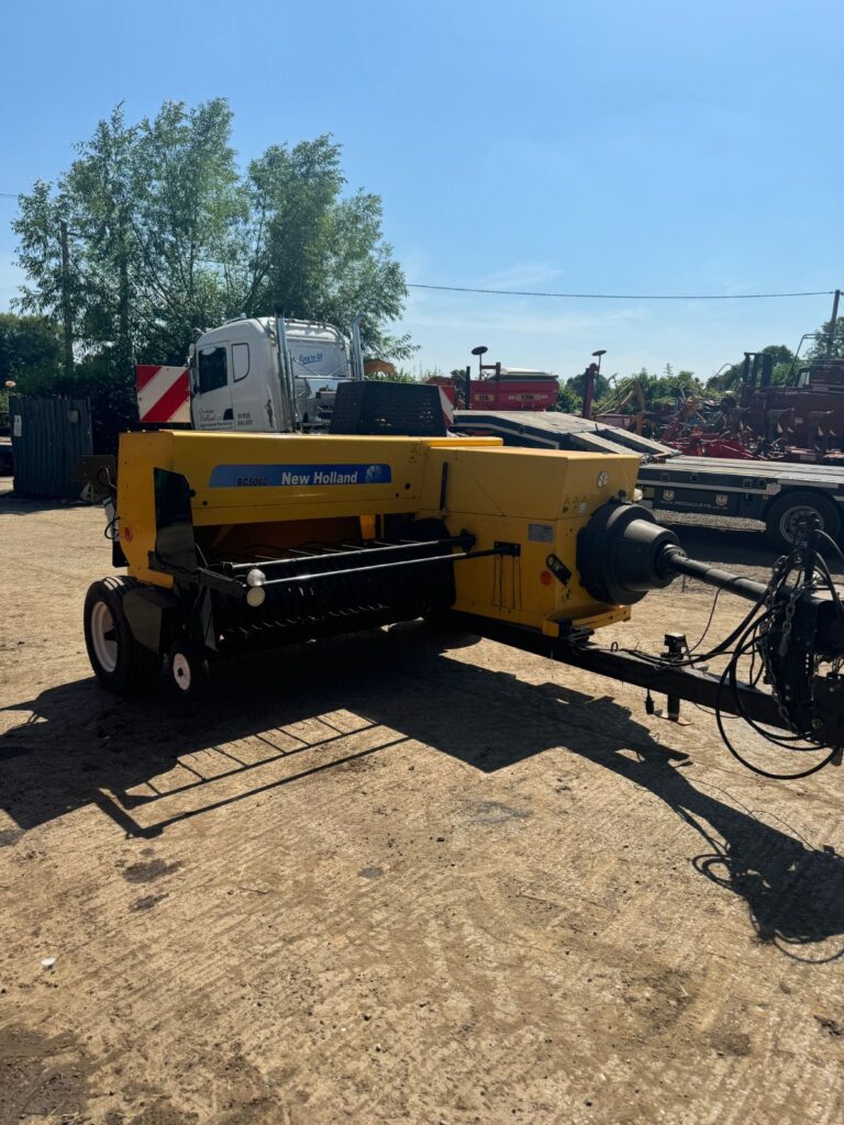 NEW HOLLAND BC5060 SQUARE BALER