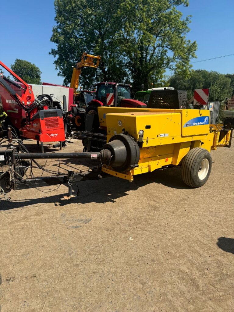 NEW HOLLAND BC5060 SQUARE BALER