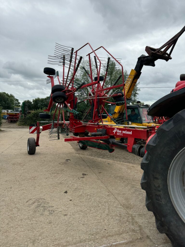 KVERNELAND 9472C TWIN ROTOR RAKE