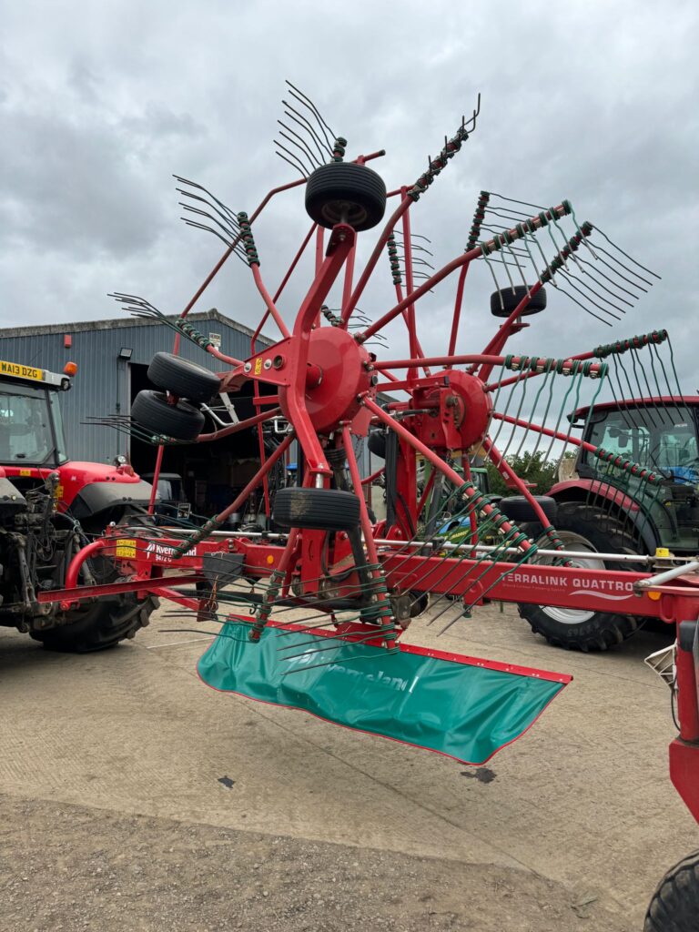 KVERNELAND 9472C TWIN ROTOR RAKE