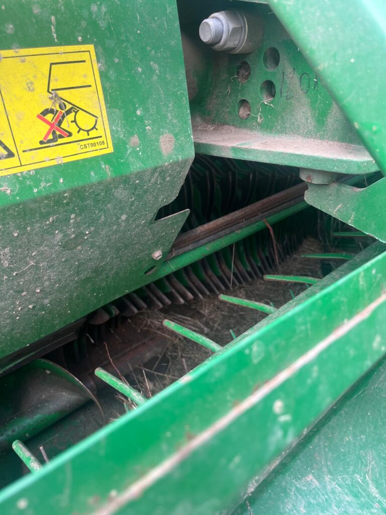 MCHALE F550 ROUND BALER