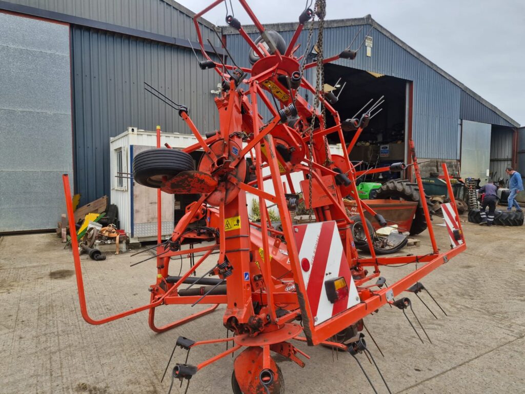 KUHN GF7802 6 ROTOR TEDDER