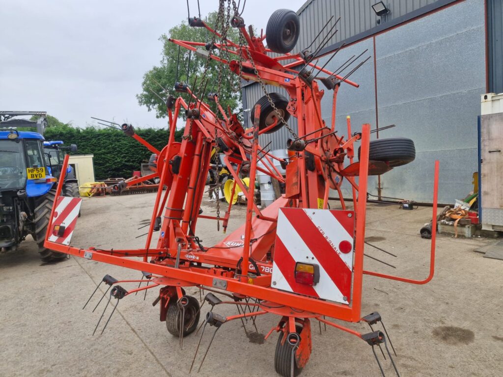 KUHN GF7802 6 ROTOR TEDDER