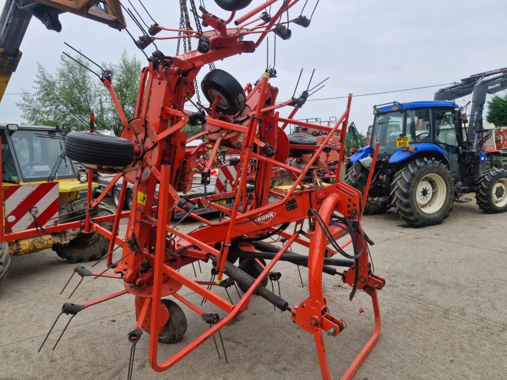 KUHN GF7802 6 ROTOR TEDDER