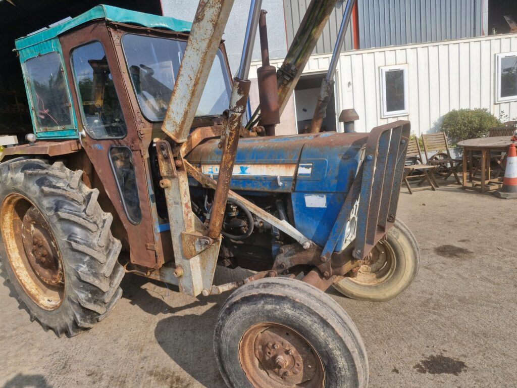 FORD 4000 C/W LOADER