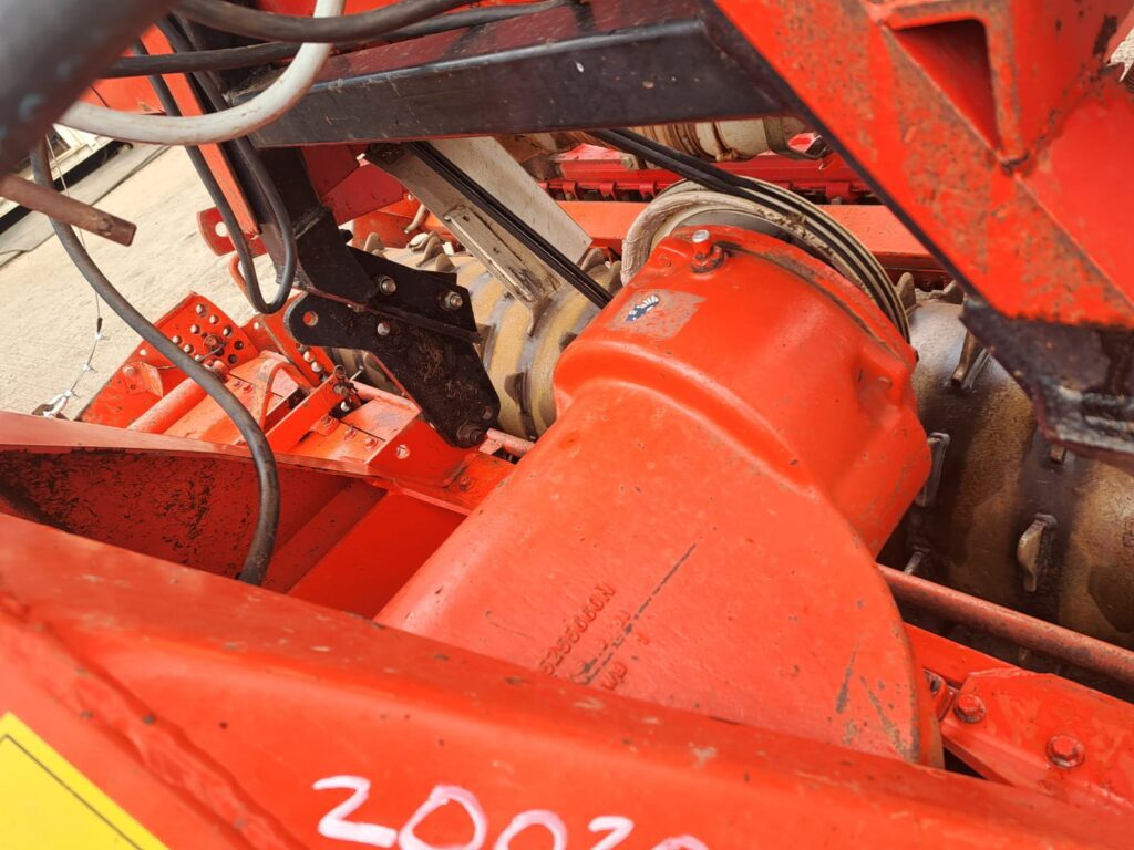 KUHN HR3002 POWER HARROW W/ ACCORD 3M COMBINATION DRILL