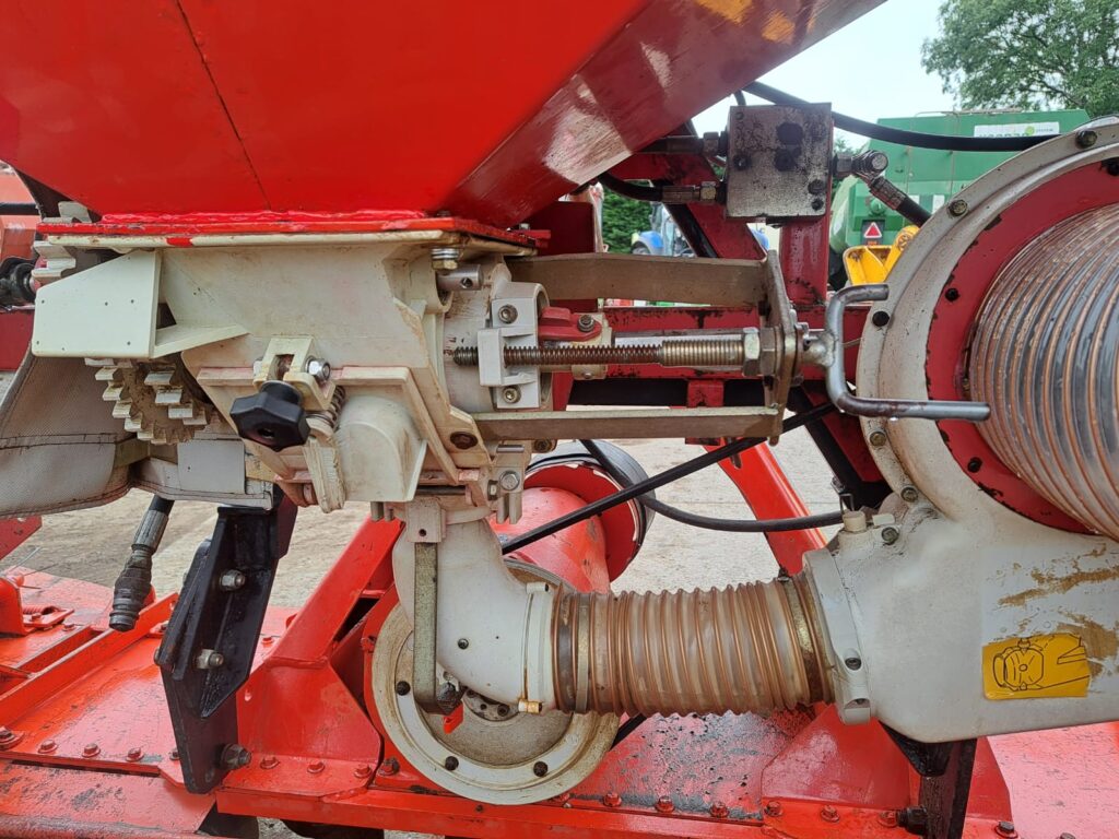 KUHN HR3002 POWER HARROW W/ ACCORD 3M COMBINATION DRILL