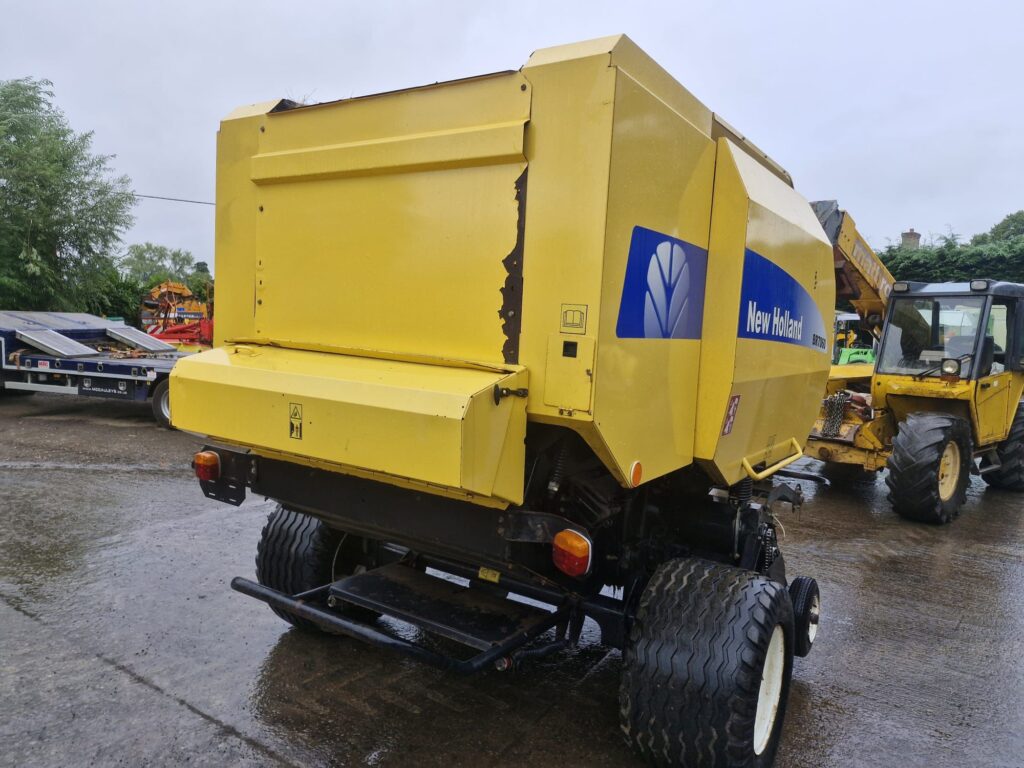 NEW HOLLAND BR7060 ROUND BALER