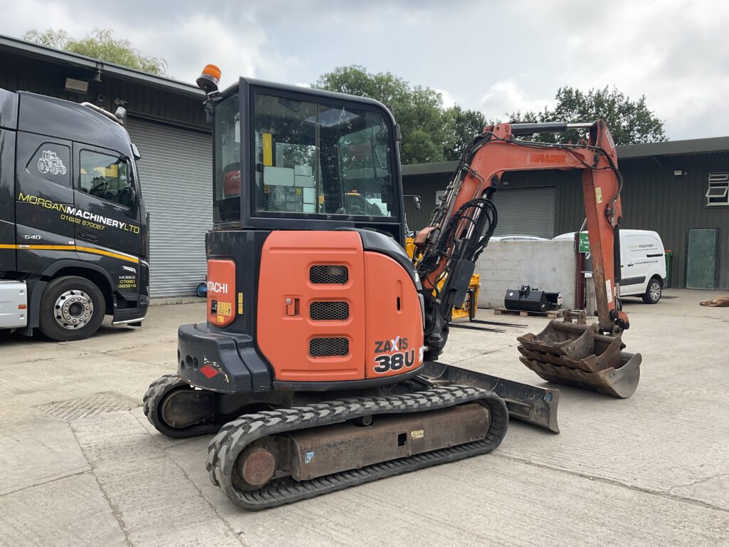 HITACHI ZX38 U