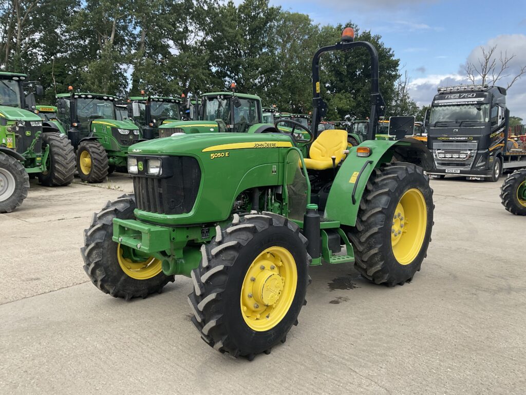 JOHN DEERE 5050E