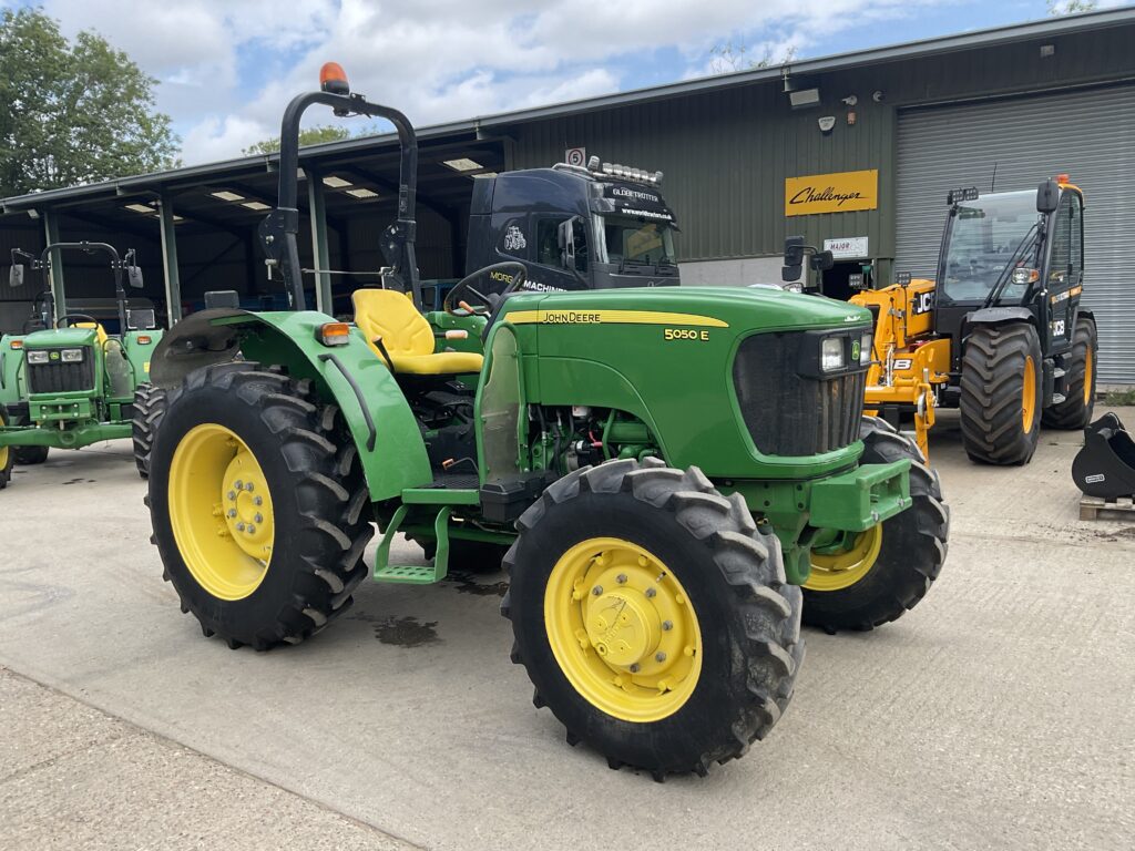 JOHN DEERE 5050E