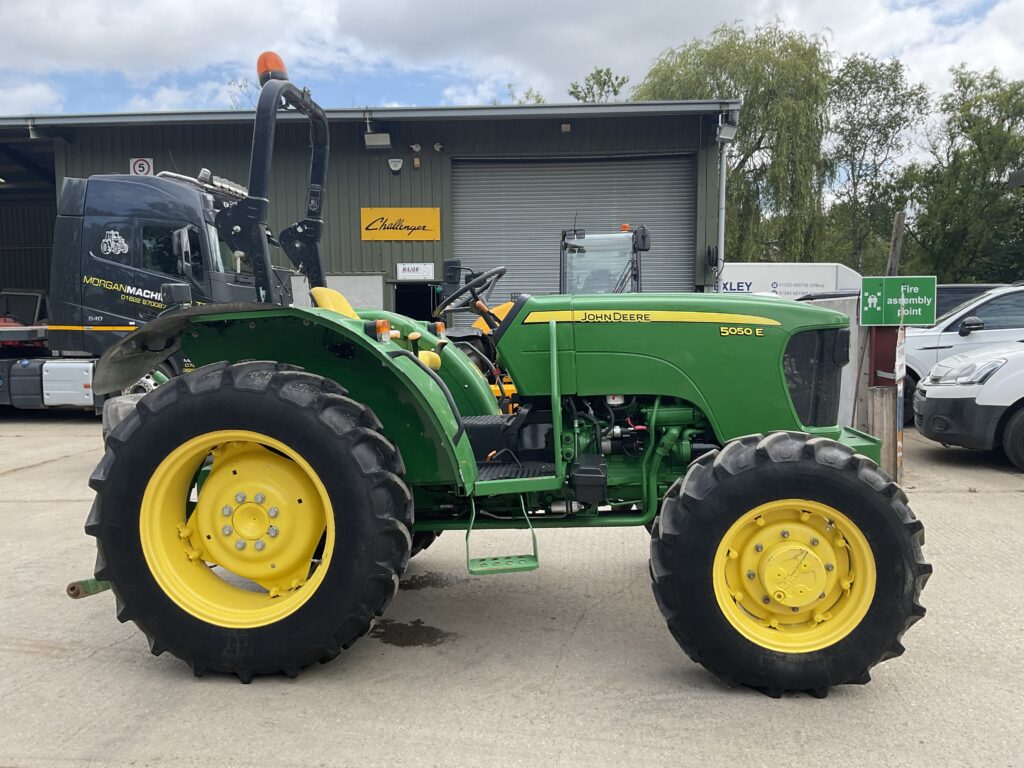 JOHN DEERE 5050E