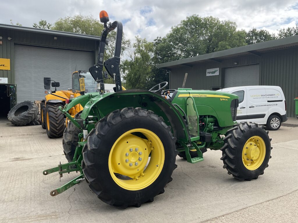 JOHN DEERE 5050E