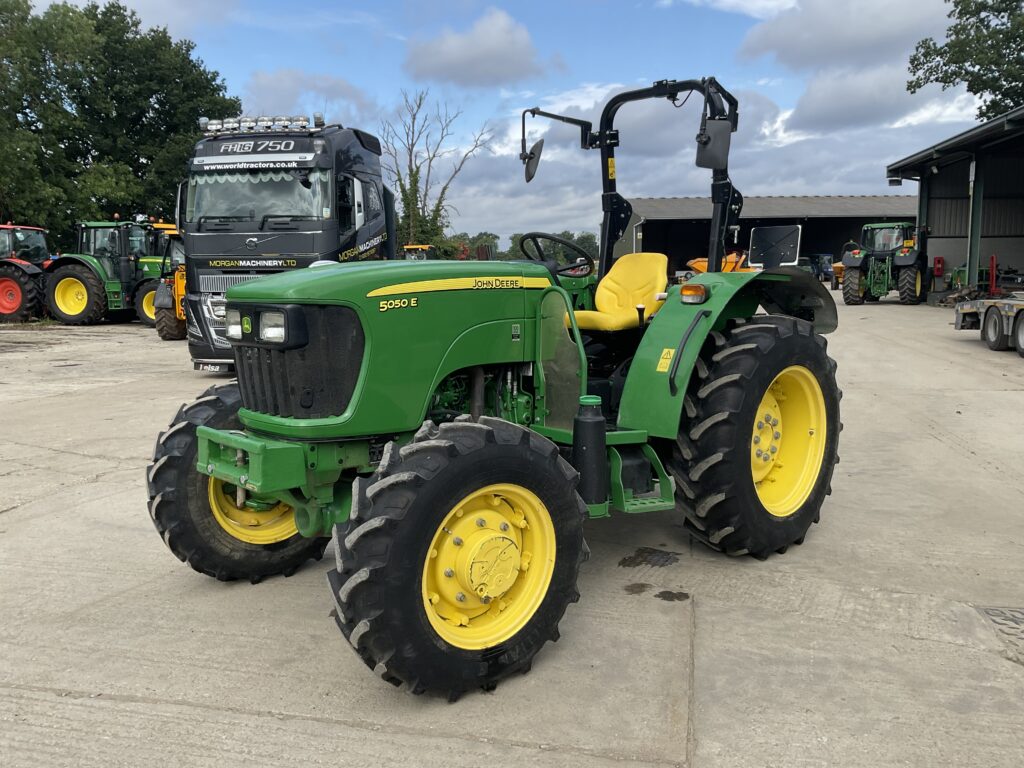 JOHN DEERE 5050E