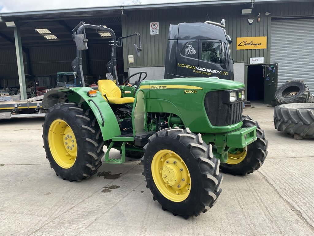 JOHN DEERE 5050E