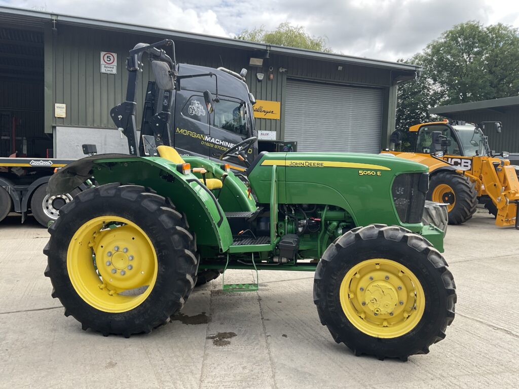 JOHN DEERE 5050E